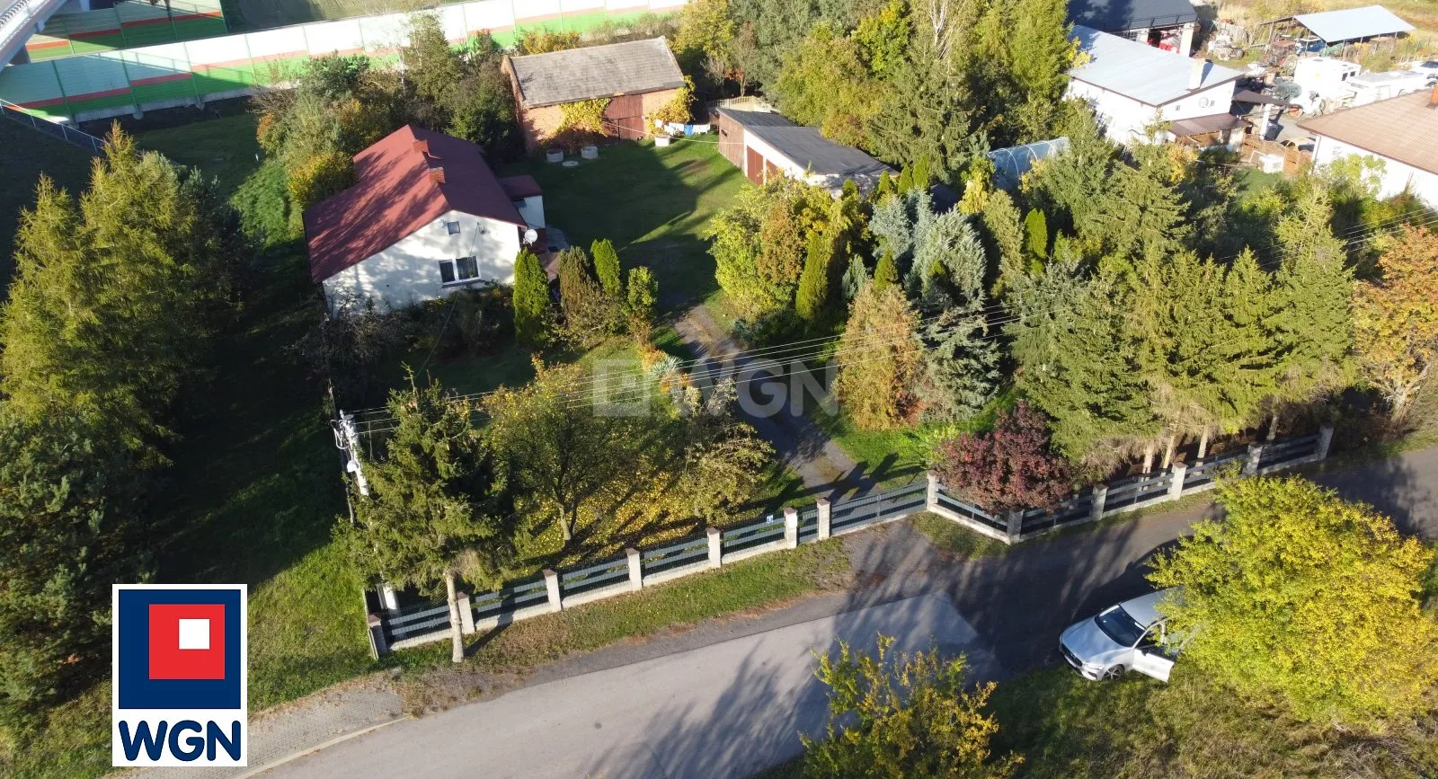 Dom na  sprzedaż Piotrków Trybunalski - Parterowy, zgrabny dom plus 3 garaże.