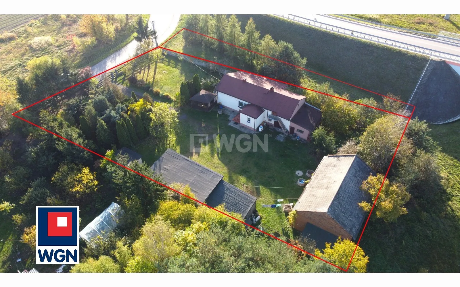 Dom na  sprzedaż Piotrków Trybunalski - Parterowy, zgrabny dom plus 3 garaże.