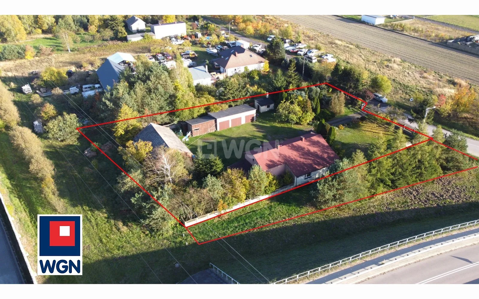 Dom na  sprzedaż Piotrków Trybunalski - Parterowy, zgrabny dom plus 3 garaże.